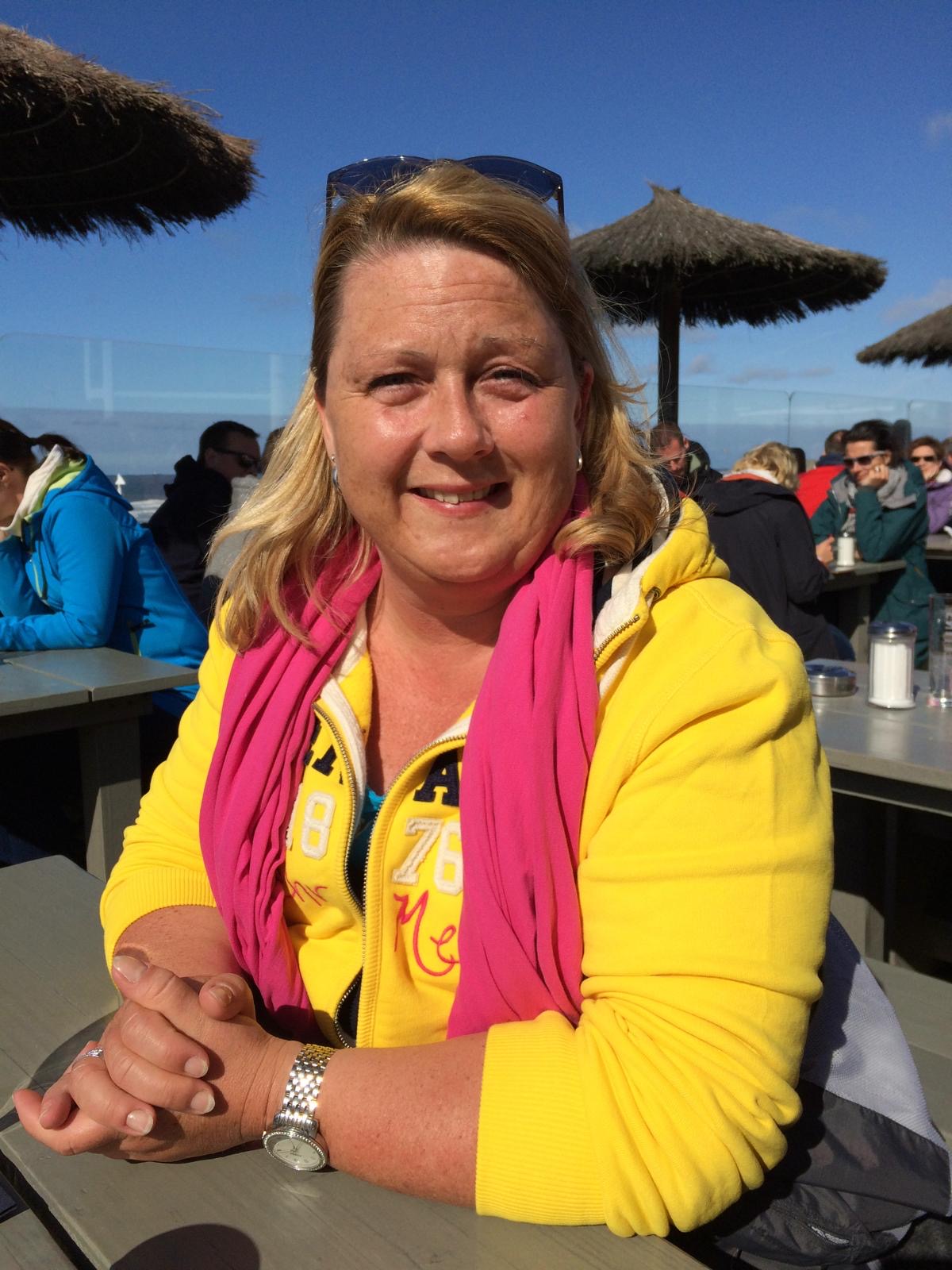 Petra Steltenkamp lächelt in die Kamera.